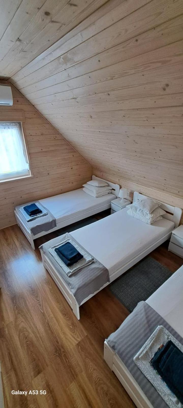 Sloneczne Wzgorze Appartement Lubrza  Buitenkant foto
